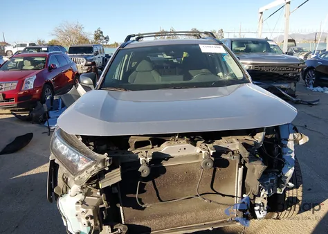 2020 Toyota Rav4 Le z USA, uszkodzony, nr VIN JTMH1RFV8LD047295